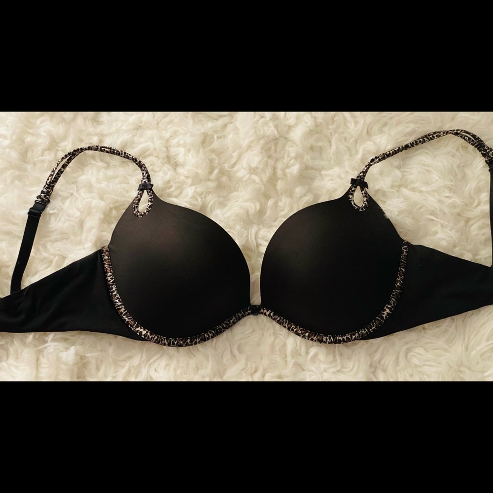 Sexy little things…❤️❤️ Victoria’s Secret push-up bra.